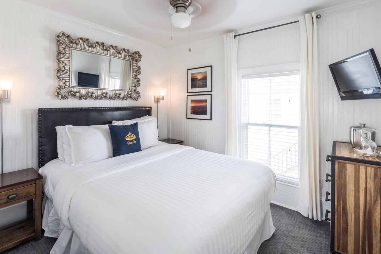 Queen Vic Guest House (Adults Only) 프로빈스타운 외부 사진