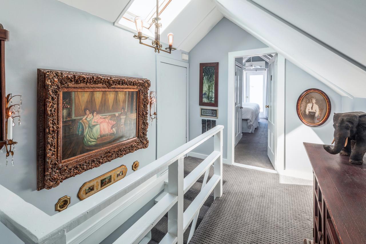 Queen Vic Guest House (Adults Only) 프로빈스타운 외부 사진